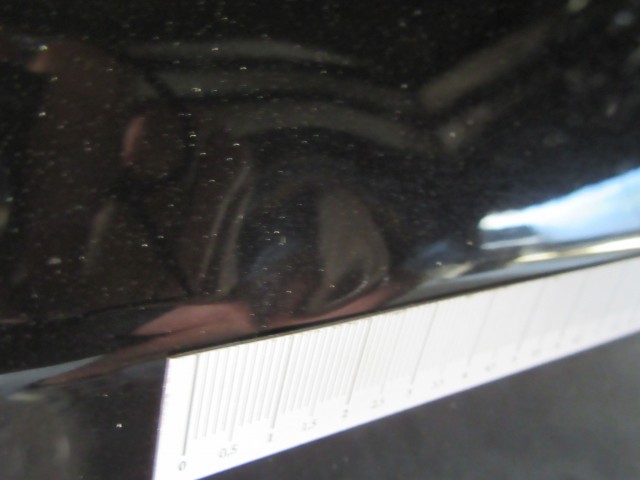 18856 Alfa Romeo 147 3 ajtós fekete színű, bal oldali ajtó a képen látható sérüléssel