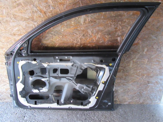 18861 Alfa Romeo 147 5 ajtós fekete színű, jobb első ajtó