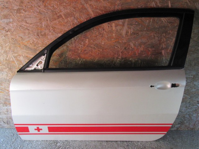 18863 Alfa Romeo 147 3 ajtós fehér színű, bal oldali ajtó 