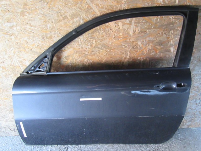 18864 Alfa Romeo 147 3 ajtós sötét kék színű, bal oldali ajtó a képen látható sérüléssel