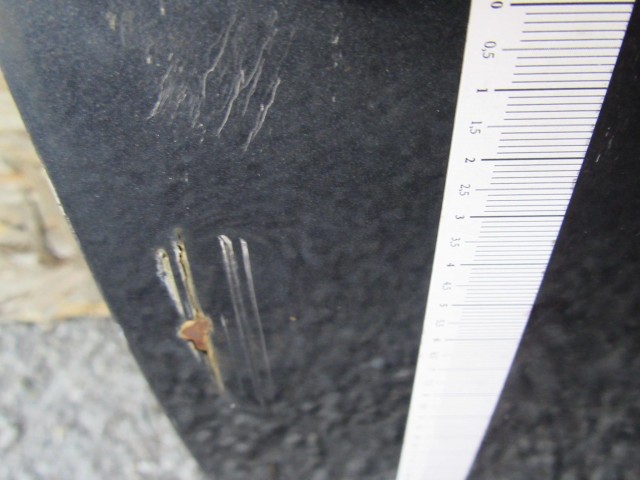 18864 Alfa Romeo 147 3 ajtós sötét kék színű, bal oldali ajtó a képen látható sérüléssel