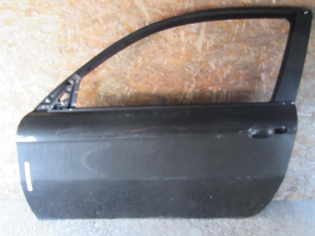 18865 Alfa Romeo 147 3 ajtós fekete színű, bal oldali ajtó a képen látható sérüléssel