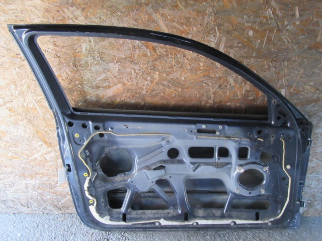 18866 Alfa Romeo 147 3 ajtós sötét kék színű, bal oldali ajtó 