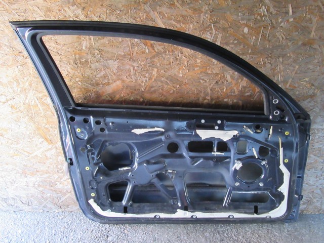 18868 Alfa Romeo 147 3 ajtós sötét kék színű, bal oldali ajtó