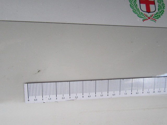 18869 Alfa Romeo 147 5 ajtós fehér színű, jobb első ajtó a képen látható sérüléssel