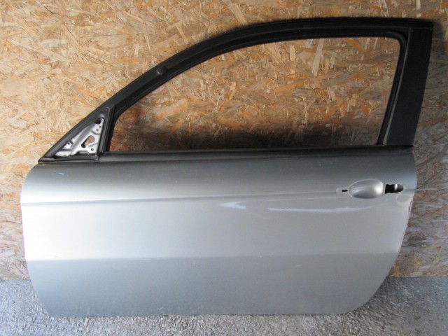 18870 Alfa Romeo 147 3 ajtós ezüst színű, bal oldali ajtó 