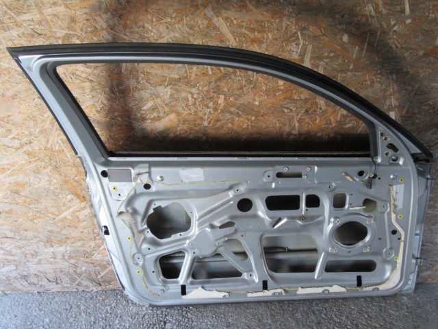 18870 Alfa Romeo 147 3 ajtós ezüst színű, bal oldali ajtó 