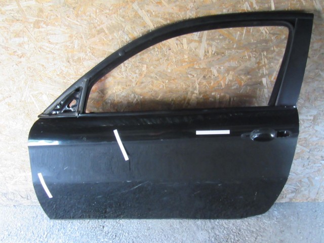 18871 Alfa Romeo 147 3 ajtós fekete színű, bal oldali ajtó a képen látható sérüléssel