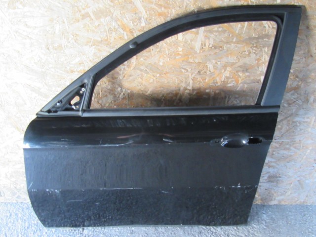 18872 Alfa Romeo 147 5 ajtós fekete színű, bal első ajtó 