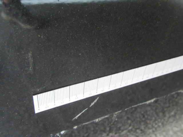 18877 Alfa Romeo 147 5 ajtós fekete színű, bal első ajtó a képen látható sérüléssel