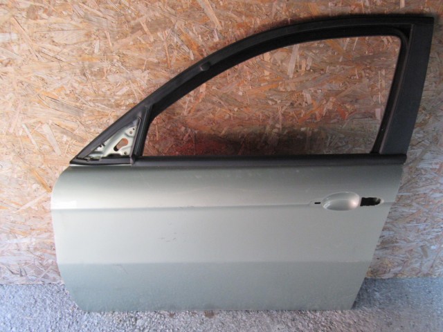 18881 Alfa Romeo 147 5 ajtós világos zöld színű, bal első ajtó 