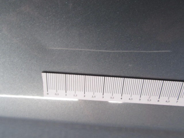 18882 Alfa Romeo 147 3 ajtós világos kék színű, jobb oldali ajtó a képen látható sérüléssel