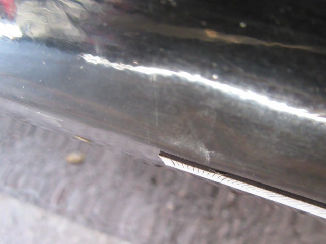 18890 Alfa Romeo 147 3 ajtós fekete színű, jobb oldali ajtó a képen látható sérüléssel