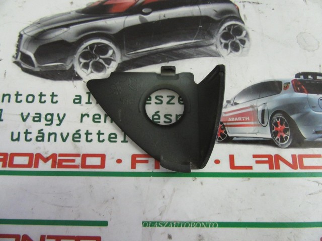 Alfa Romeo 159 fekete színű zárbetét kupak