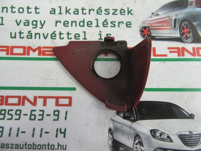 Alfa Romeo 159 piros színű zárbetét kupak