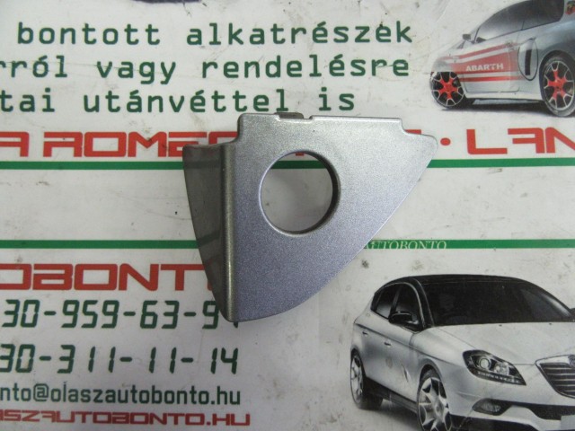 Alfa Romeo 159 ezüst színű zárbetét kupak