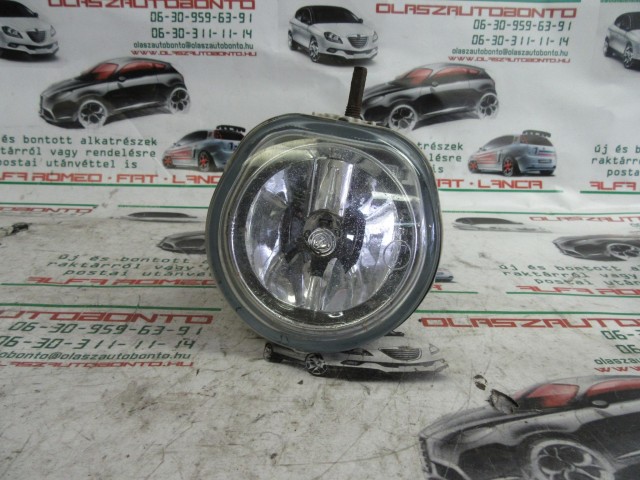 Fiat Linea ködlámpa a képen látható sérüléssel