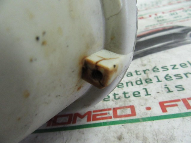 Fiat Linea ködlámpa a képen látható sérüléssel