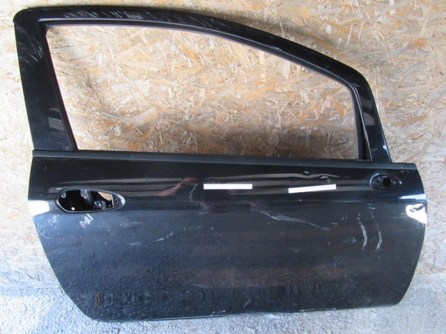 Ajtó18896 Fiat Grande Punto/Punto Evo 3 ajtós,fekete színű,jobb oldali ajtó, a képen látható sérüléssel