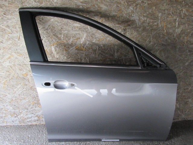 18942 Alfa Romeo Giulietta szürke színű, jobb első ajtó a képen látható sérüléssel