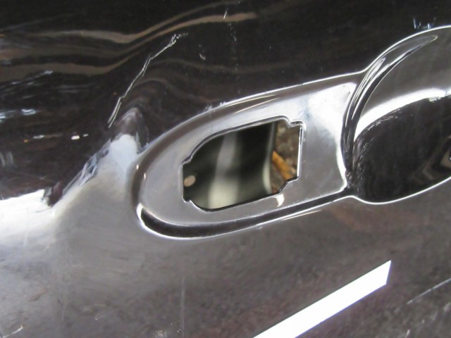 18961 Alfa Romeo Giulietta fekete színű, jobb első ajtó a képen látható sérüléssel