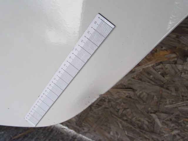 18965 Alfa Romeo Giulietta fehér színű,bal  hátsó ajtó a képen látható sérüléssel