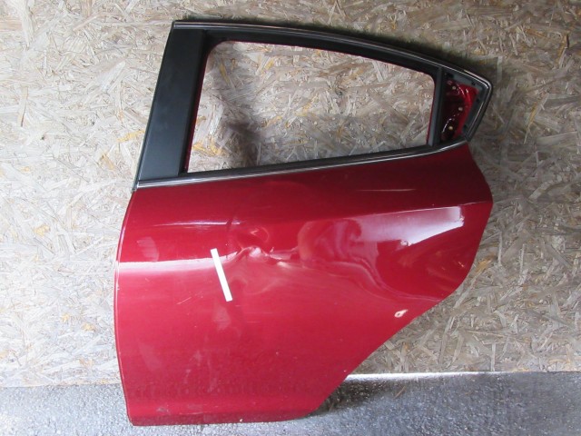 18966 Alfa Romeo Giulietta bordó színű, bal hátsó ajtó a képen látható sérüléssel