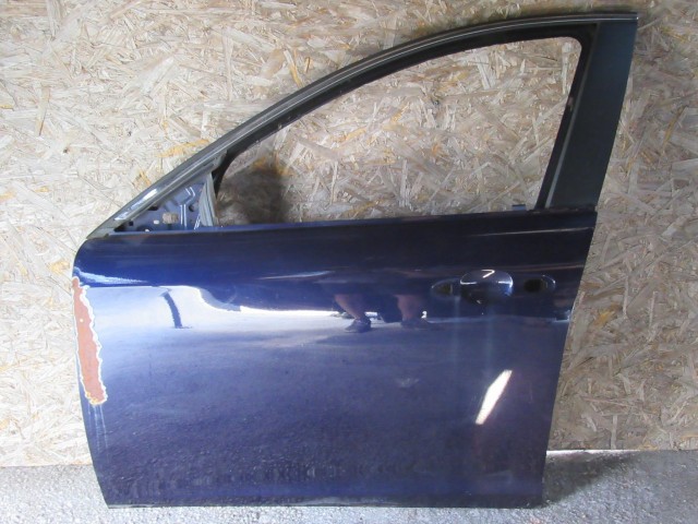 18978 Alfa Romeo Giulietta sötét kék színű, bal első ajtó a képen látható sérüléssel