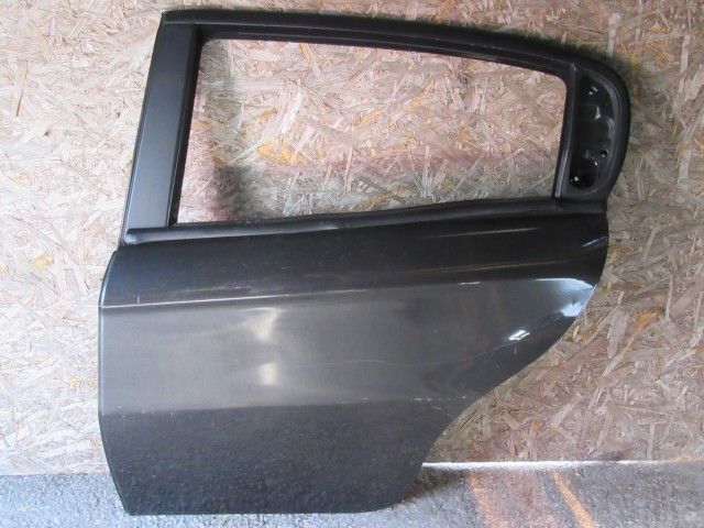 18986  Alfa Romeo 147 fekete színű, bal hátsó ajtó 