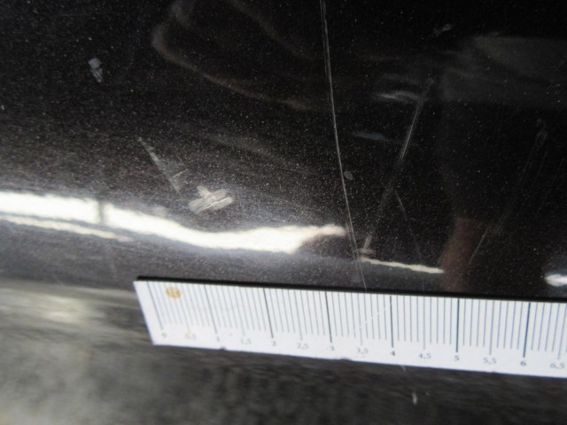 29000 Alfa Romeo 147  vulkán néró színű, bal hátsó ajtó a képen látható sérüléssel