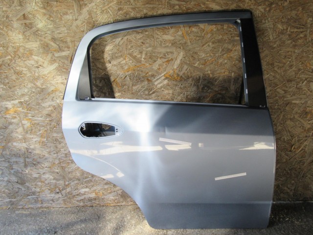 29016 Fiat Grande Punto jobb hátsó ajtó a képen látható sérüléssel