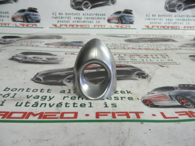 Alfa Romeo Giulietta bal első zárbetét kupak