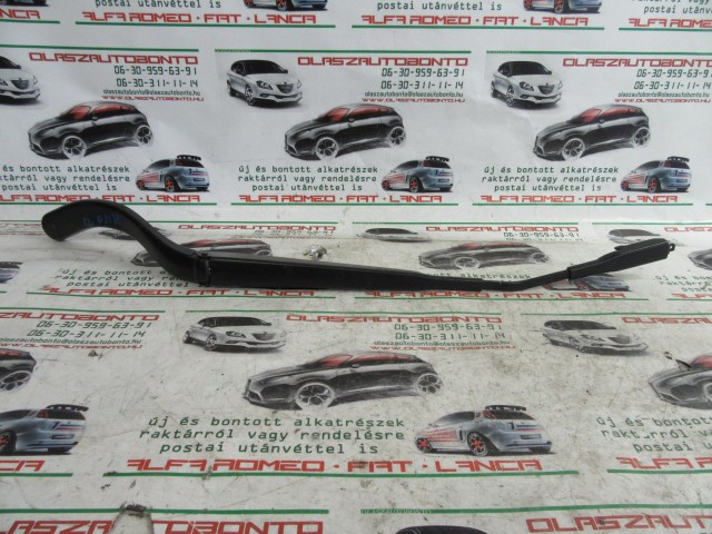 Alfa Romeo Mito 50521548 számú,  bal első ablaktörlő kar 