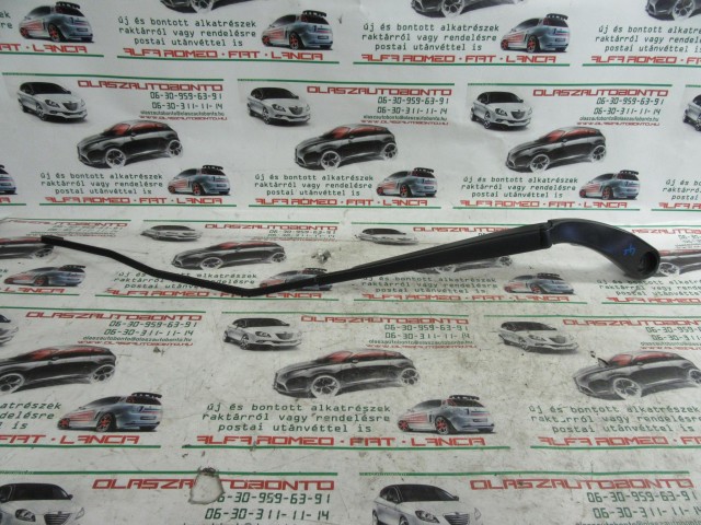 Fiat Freemont K68103973AA számú, jobb első ablaktörlő kar