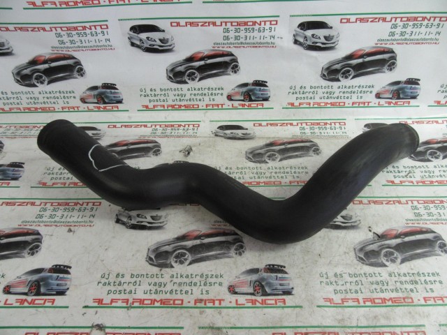 Fiat Doblo II. 1,9 Jtd, 51767530 számú levegőcső a képen látható sérüléssel