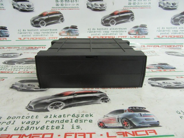 Lancia Lybra 46800842 számú, navigációs cd tár