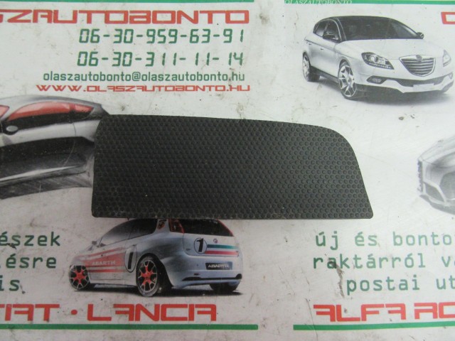 Lancia Delta jobb hátsó csavar takaró 