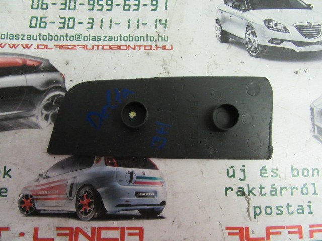 Lancia Delta jobb hátsó csavar takaró 