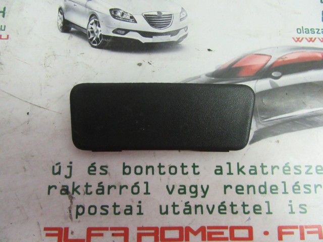 Lancia Delta 735470900 számú, bal oldali kárpit műanyag