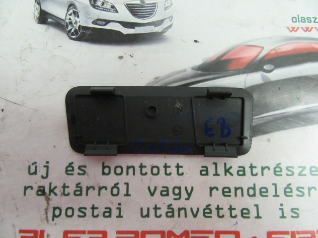 Lancia Delta 735470900 számú, bal oldali kárpit műanyag