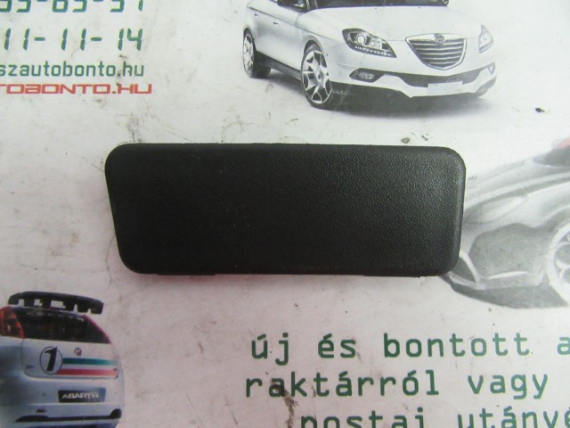 Lancia Delta 735470980 számú, jobb oldali kárpit műanyag