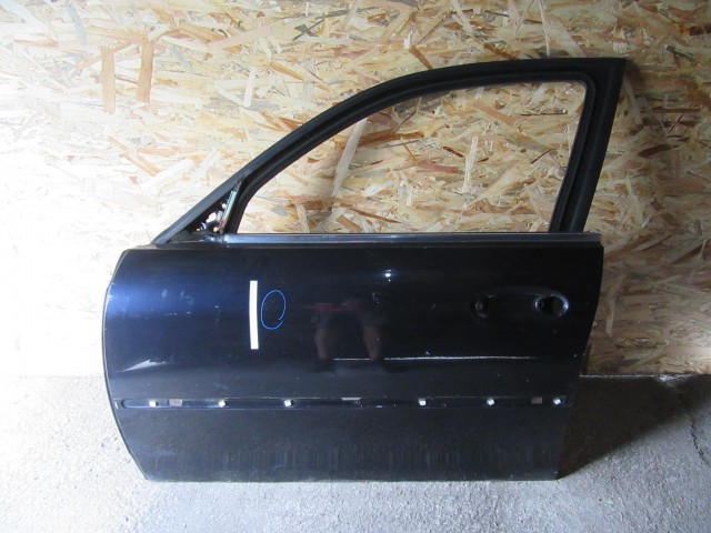 Ajtó34991 Lancia Thesis kék színű, bal első ajtó a képen látható sérüléssel