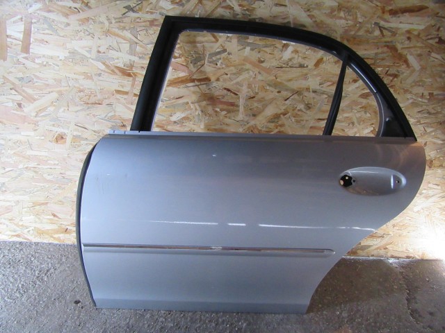 Ajtó34998 Lancia Thesis ezüst színű, bal hátsó ajtó 