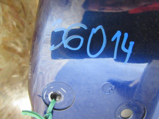 36014 Fiat Croma kék színű, jobb hátsó ajtó a képen látható sérüléssel