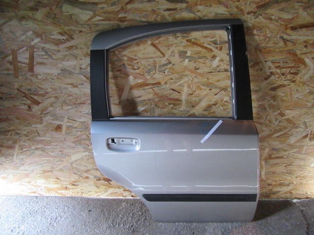 Ajtó36020 Fiat Panda II. ezüst színű, jobb hátsó ajtó a képen látható sérüléssel