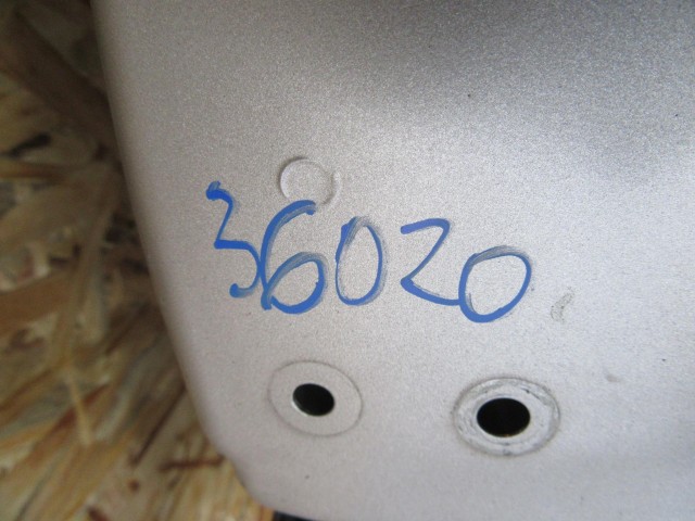 Ajtó36020 Fiat Panda II. ezüst színű, jobb hátsó ajtó a képen látható sérüléssel