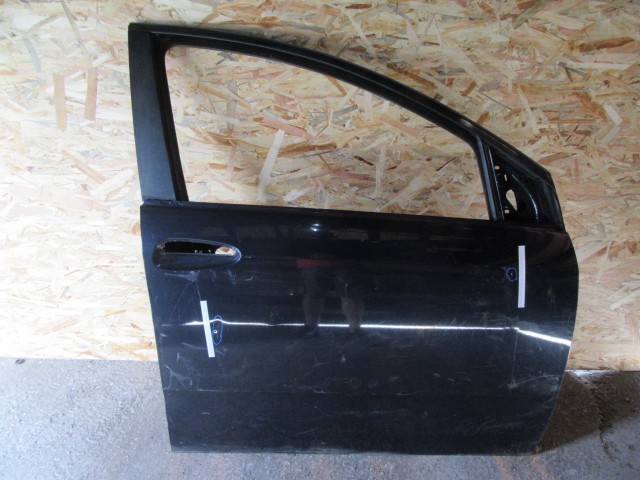 36035 Fiat Croma kék színű, jobb első ajtó a képen látható sérüléssel