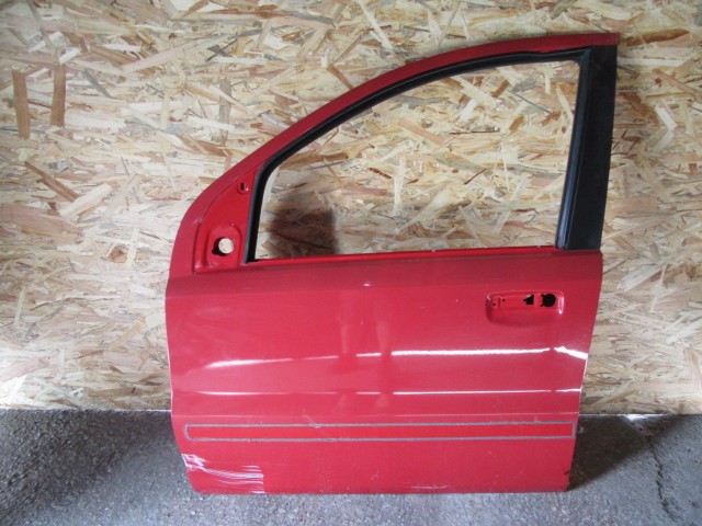 Ajtó36038 Fiat Panda II. piros színű, bal első ajtó a képen látható sérüléssel