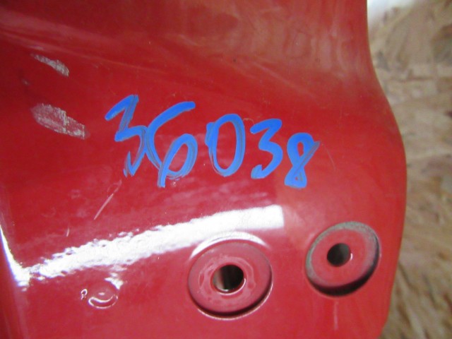 Ajtó36038 Fiat Panda II. piros színű, bal első ajtó a képen látható sérüléssel