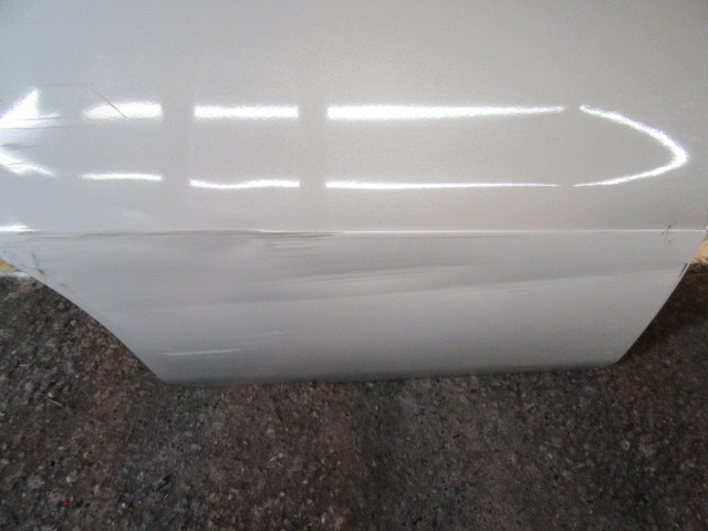 36070 Fiat Panda II. ezüst színű, jobb hátsó ajtó a képen látható sérüléssel